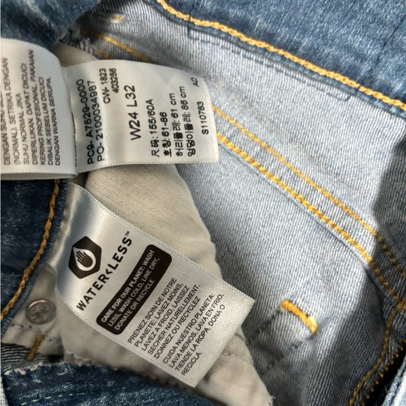 Western Style Levi’s Jeans - Picture 5 of 5
